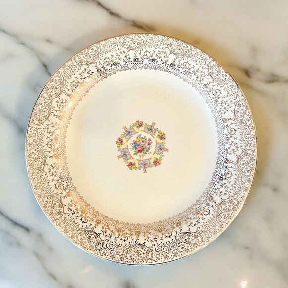 Warranted 22K Liberty Gold Fine China Dishes (16 pc) - Picture 8 of 16